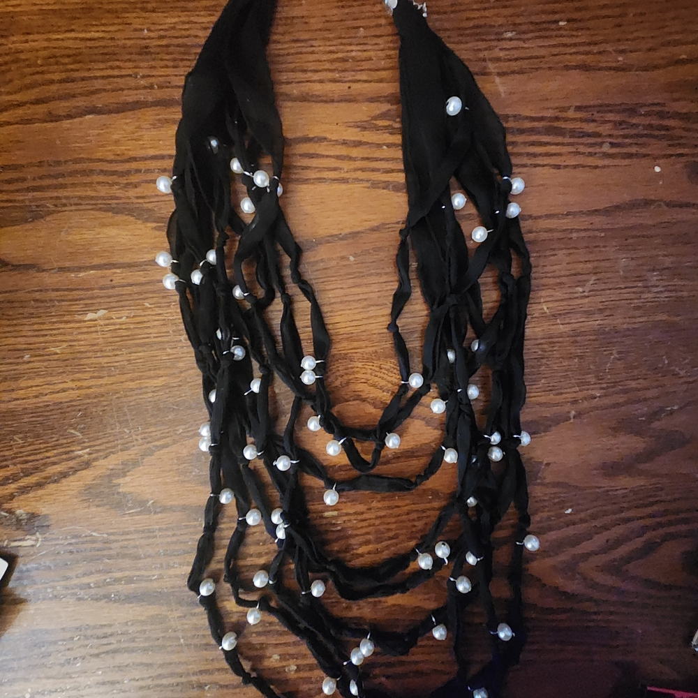 Mstylelab Black and White Necklace